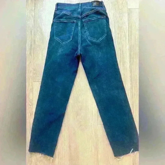Express straight super high rise jeans with butterfly buttons size 2 regular - Picture 4 of 4